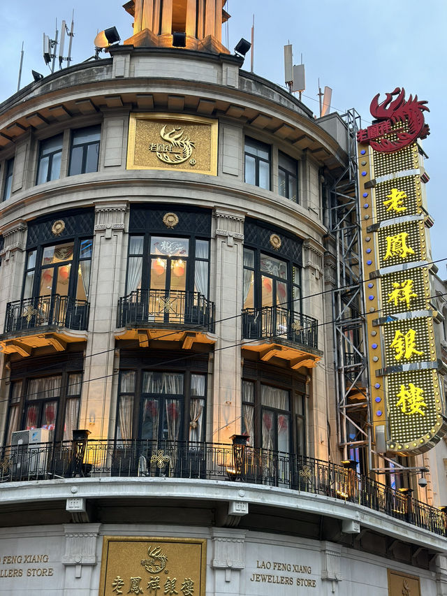 Neon Trench Raid: Storming Shanghai’s 5.5km Retail Frontline