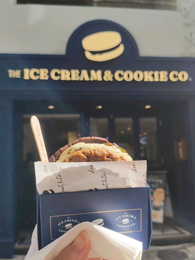 極邪惡 🍪曲奇雪糕三文治🍨