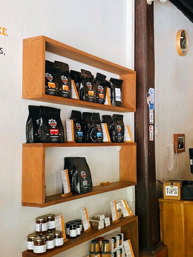 ☕ : Saffron Coffee คาเฟ่หลวงพระบาง ลาว