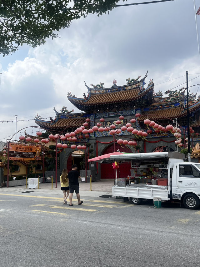 🛕 Serenity in the Heart of Klang: Kwan Imm Temple Hidden Among Timeworn Walls