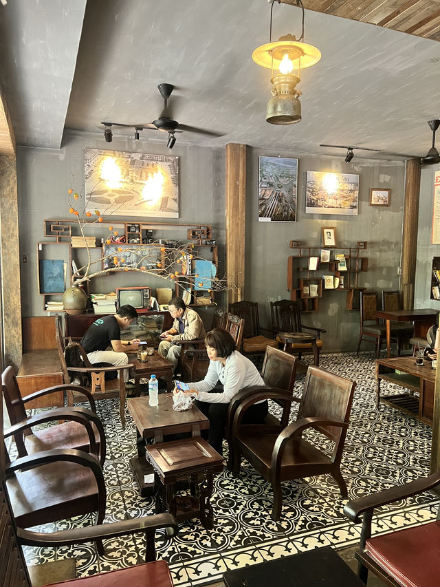 Tiem Caphe Saigon: A Retro Flashback