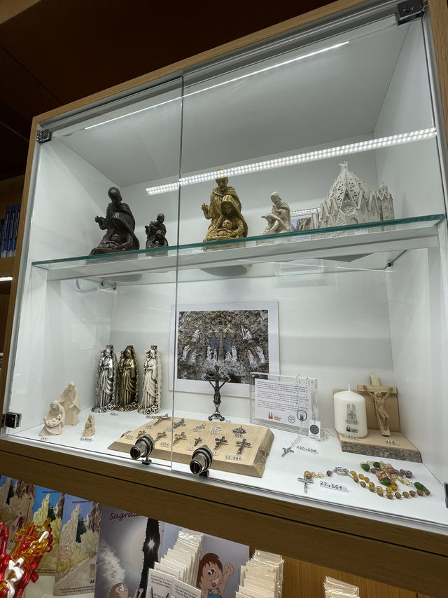 🇪🇸 Sagrada Familia Gift shop 