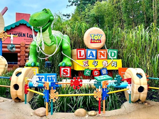 Andy's Backyard Comes Alive!