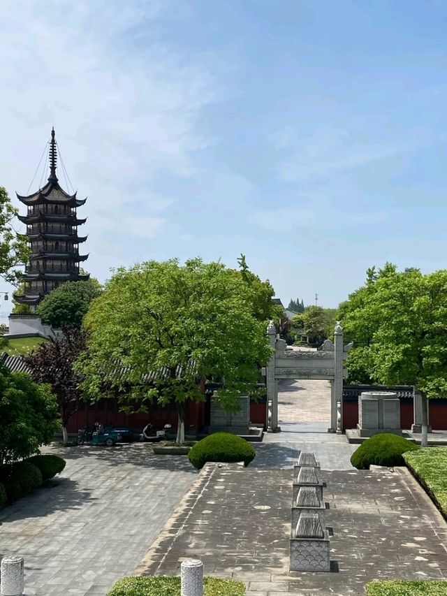 Yanguan Ancient Town – Where the Qiantang River Writes History with Tides