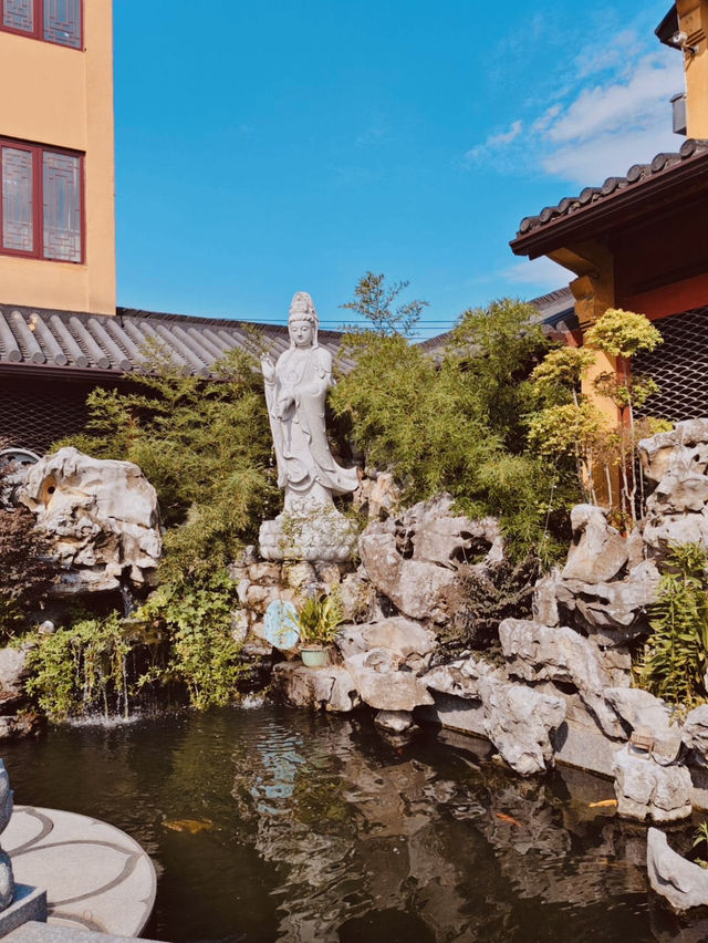 A Grand and Majestic Buddhist Temple