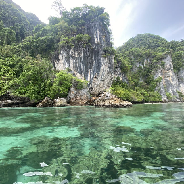 เกาะพีพี…สวรรค์กลางทะเลกระบี่ 🏝️