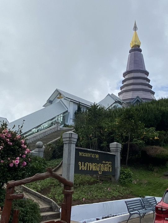 ⛰️ คู่เจดีย์งดงามบนยอดดอยอินทนนท์ ⛰️ คู่เจดีย์งดงามบนยอดดอยอินทนนท์