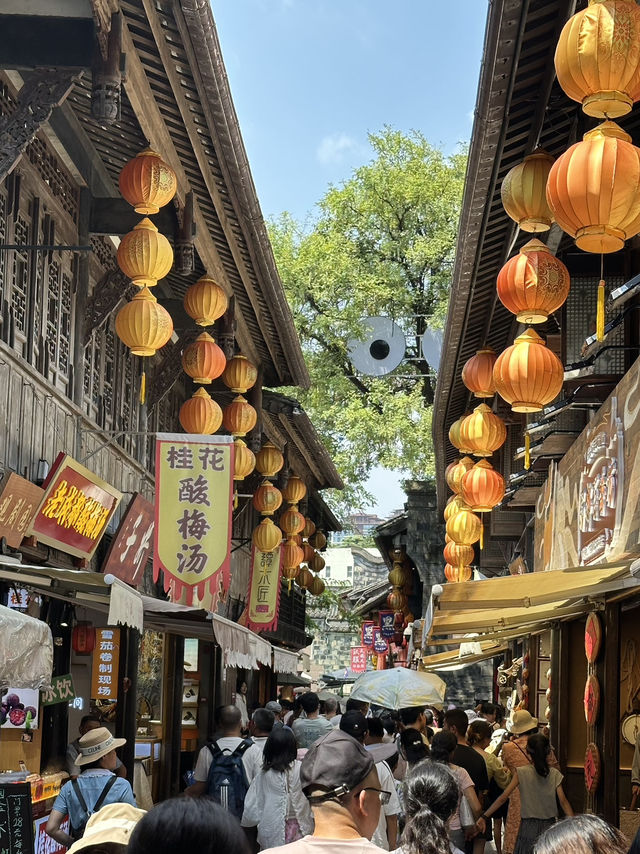 Whispers of Old Chengdu - JinLi Street 锦里古街 Whispers of Old Chengdu - JinLi Street 锦里古街