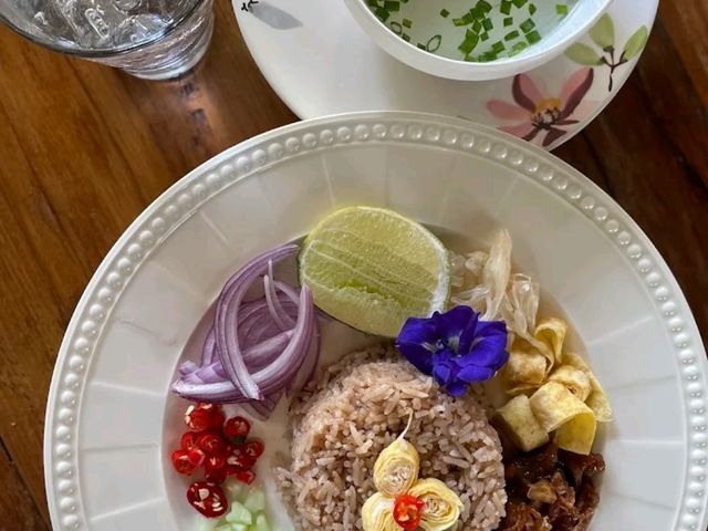 บ้านพระยาสุเรนทร์บายมาดามมูเซอ อาหารพื้นเมือง