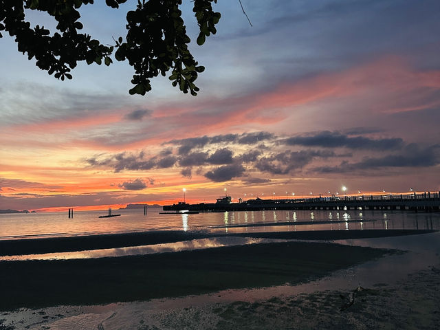 “หาดหน้าทอน เกาะสมุย – ความสงบและวิวสวยริมทะเล”