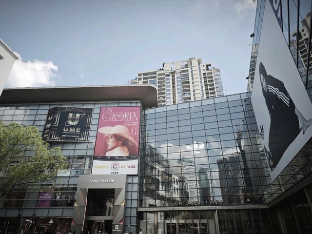上海新天地旅遊攻略|石庫門建築與現代生活的交匯點 🧱🛍️ 上海新天地旅遊攻略|石庫門建築與現代生活的交匯點 🧱🛍️
