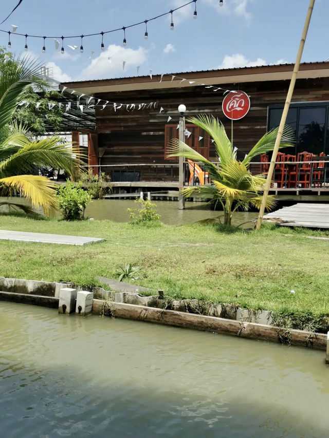 หลงทางไม่ว่า แต่อย่าหลงรักร้านนี้ 🌴✨
