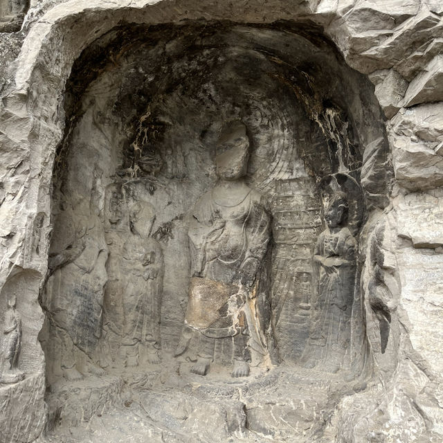 🪨 Longmen Grottoes — A Thousand Buddhas by the River