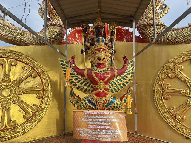 ไหว้พระอุโบสถสีทองวัดท่ามะกอก ไหว้พระอุโบสถสีทองวัดท่ามะกอก