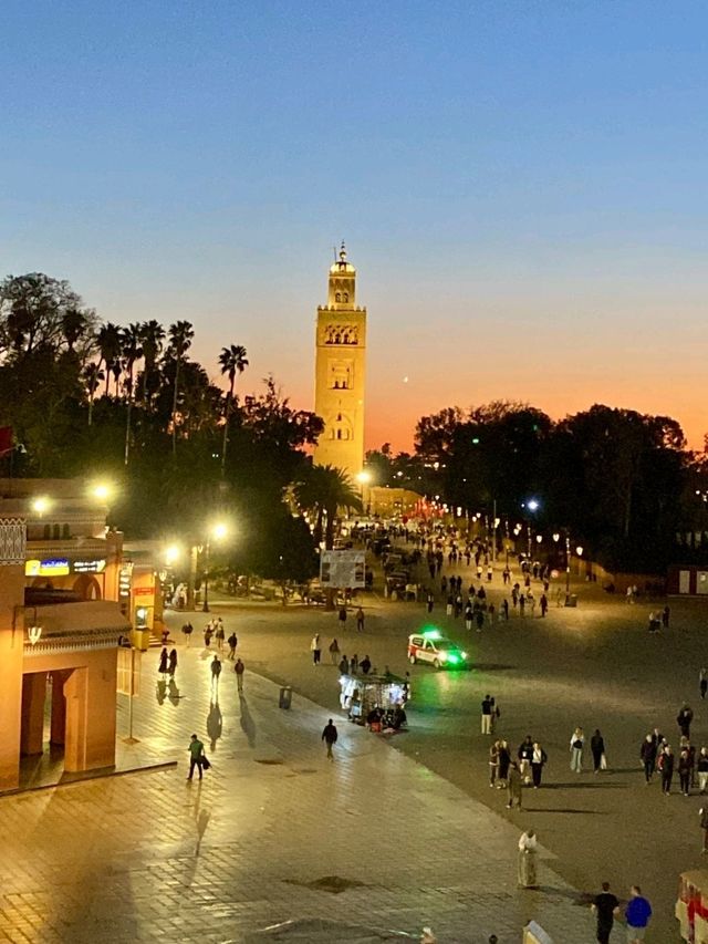 Marveling at Marrakech's Koutobia Mosque! 🕌