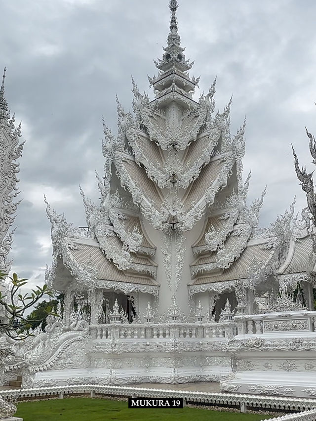 รีวิว วัดร่องขุ่น เชียงราย ศิลปะขาวบริสุทธิ์ที่งาม