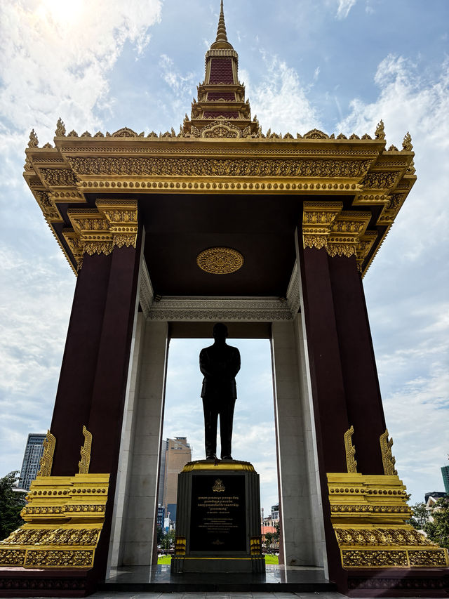 🇰🇭 獨立紀念碑វិមានឯករាជ្យ+西哈努克國王紀念公園ស្ដូបព្រះ ករុណា ព្រះបាទសម្តេច នរោត្តម សីហនុ "ព្រះបរមរតនកោដ្ឋ"  