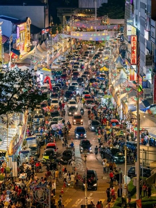Brickfields at night isn’t just a place — it’s an experience.Vibrant, chaotic in the best way, and full of heart.