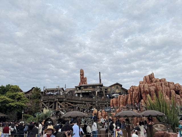ตะลุยดินแดนแห่งความฝันที่ Tokyo Disneyland 🏰✨ ตะลุยดินแดนแห่งความฝันที่ Tokyo Disneyland 🏰✨