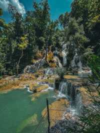 💧 꽝시폭포 — 자연이 직접 빚어낸 푸른 장면 
