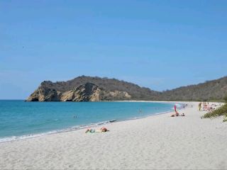 A Calm and Beautiful Beach Escape in Manabi