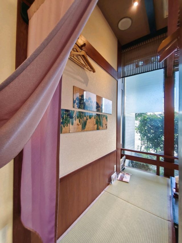 【甲羅】乃日式料理館,裝潢富特色,食物新鮮好味,服務更是一流! 【甲羅】乃日式料理館,裝潢富特色,食物新鮮好味,服務更是一流!