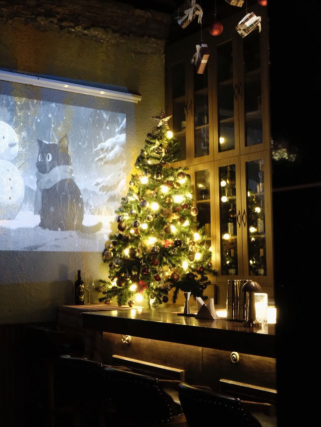 The Virgin Pub – A Hidden Gem Tucked Behind Quán Thánh The Virgin Pub – A Hidden Gem Tucked Behind Quán Thánh