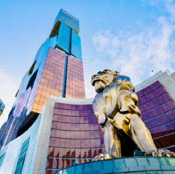 Окунитесь в невероятную атмосферу арт-площадки в MGM Macau 🎨✨