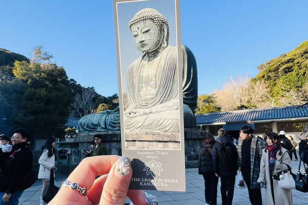鎌倉の永遠の大仏の前に立つ | Trip.com 鎌倉