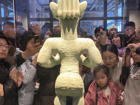 宇宙人「フィギュア展示ホール」🤟🏼三星堆博物館 | Trip.com 広漢