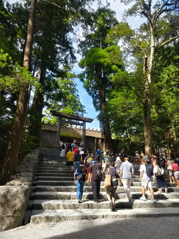 最も質素で飾らない美しさ、伊勢神宮正宮。