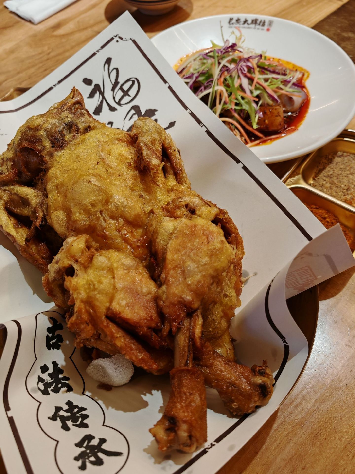If you’re foodie-hunting through Xi’an, you’ve gotta try huluji at Zhang An Da Pai Dang Zhong Lou Tu Shu Guan (长安大牌档 中楼 图书管)restaurant—seriously, it’s that iconic local bite you don’t want to miss! This joint is just a quick stroll from the Ji Hotel Zhong Lou —super easy to find if you’re crashing downtown.

What’s the hype? Huluji is one of Xi’an’s legendary eats, and the version here is sooo good! Crunchy on the outside, fluffy on the inside, and don’t even get me started on their tasty side dishes. You’ll wanna snap a pic for the ‘Gram before digging in! 📸

Opening hours are usually 10:00 AM – 10:00 PM, so you can roll in for lunch or dinner. Pro tip: this spot can get busy during meal times, so pull up early if you wanna skip the line. 👀

Ready to eat your way through one of Xi’an’s oldest food traditions? Huluji at Zhang An Da Pai Dang is an absolute must. Check it out on trip.com and let your taste buds go wild!