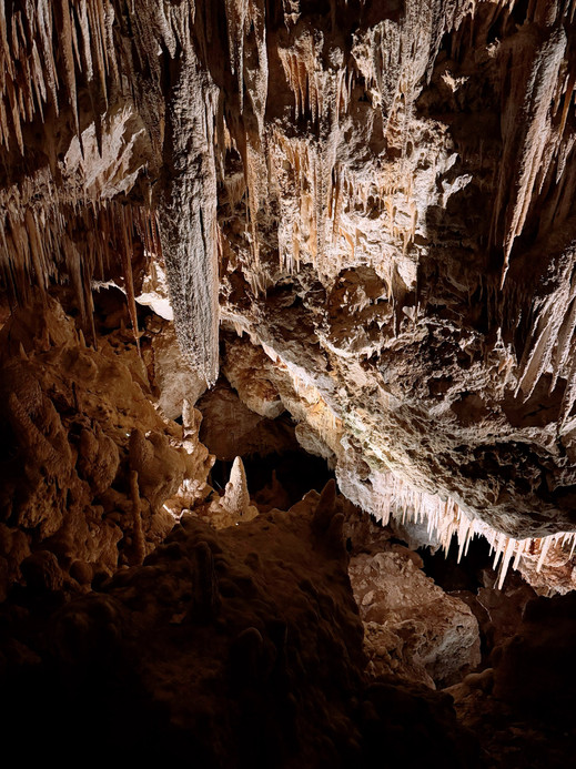 Ngilgi Cave(ニルギ洞窟)が幻想的すぎる!天井から降り注ぐ鐘乳石と Ngilgi Cave(ニルギ洞窟)が幻想的すぎる!天井から降り注ぐ鐘乳石と