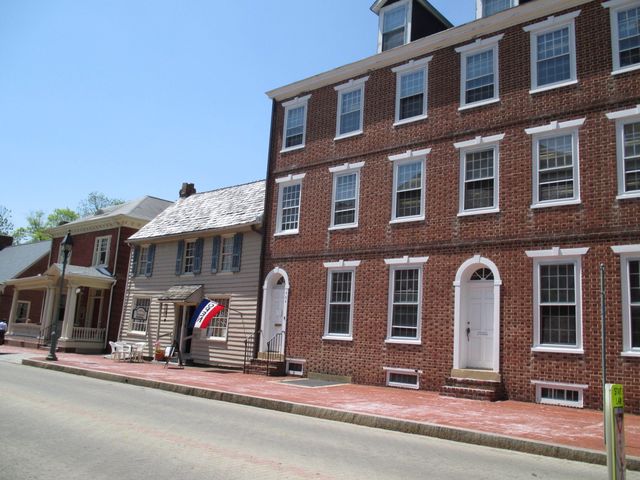  Downtown Historic Charm of Delaware 
