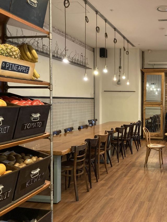 강남역 근처 샐러드와 브런치를 즐길 수 있는 ’카페 마마스 강남역점‘