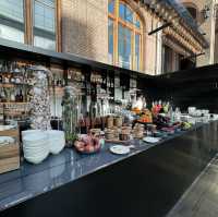現代建築のスタイルを融合させたConservatorium Hotel