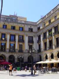 Plaça Reial: The Beating Heart of Barcelona’s Social Scene
