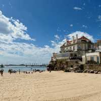《葡萄牙Cascais🇵🇹》海灘水清沙幼，鄰近火車站