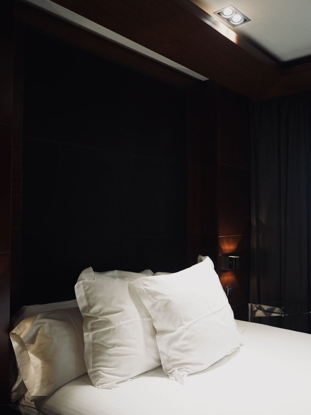 Madrid | Five star hotel with rooftop for couple anniversary