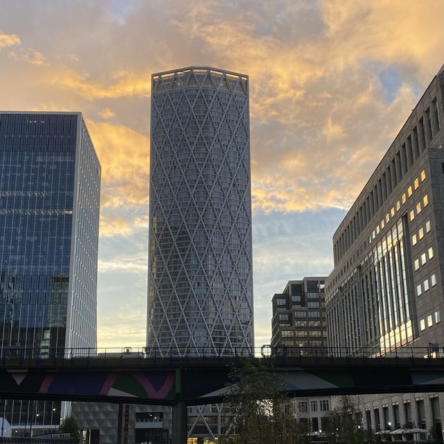 Canary Wharf’s Evening Glow: Sunset Reflections