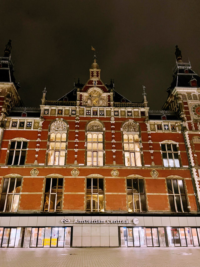 Amsterdam in a Day: Canals, Culture & Cool Vibes