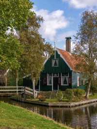 🌾 Zaanse Schans: A Living Museum of Dutch Windmills and Craftsmanship 🌬🇳🇱