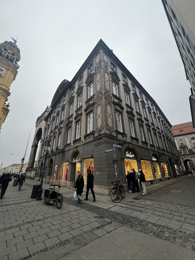 München: Where History Meets Gemütlichkeit 🇩🇪✨