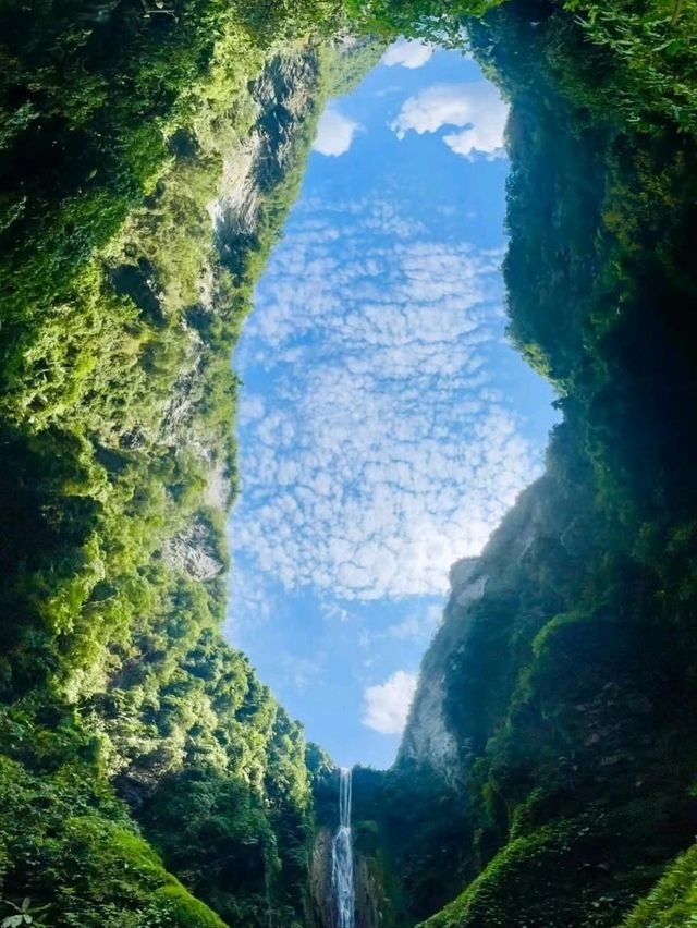 🌊 Tongling Grand Canyon – Guizhou’s Emerald Gorge of Waterfalls and Wonder