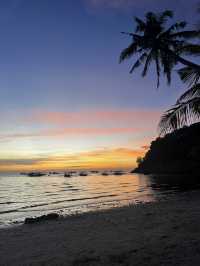 🌅✨ Boracay Sunsets – Where the Sky Falls in Love with the Sea 🌴💛 