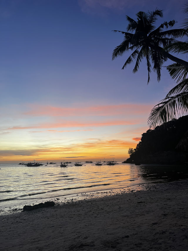 🌅✨ Boracay Sunsets – Where the Sky Falls in Love with the Sea 🌴💛 