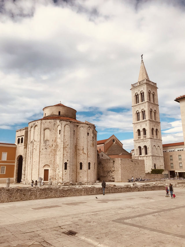 Grilled Fish and Famous Gelato: A Perfect Foodie Afternoon on Zadar’s Seaside Promenade