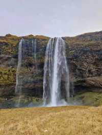 Waterfalls in South Iceland: A Must-See Natural Wonder 🌊🏞️