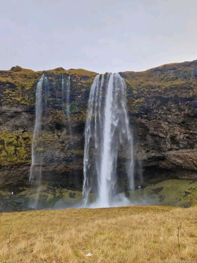 Waterfalls in South Iceland: A Must-See Natural Wonder 🌊🏞️