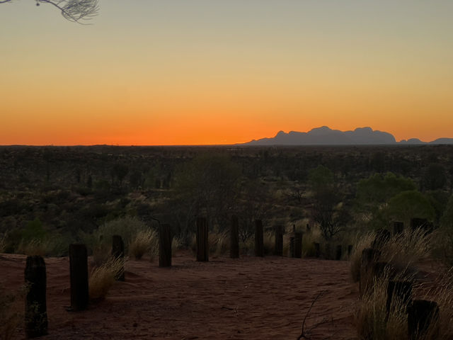 Sunrises, Sunsets, and Stars: Experience the Magic of Uluru 🇦🇺 🦘 